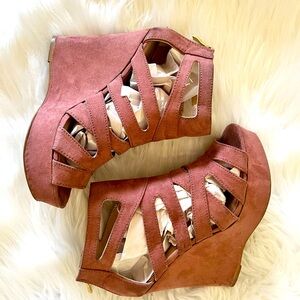 Charlotte Russe Sandals Womens 6 Heels Wedge Dusty Pink Faux Suede